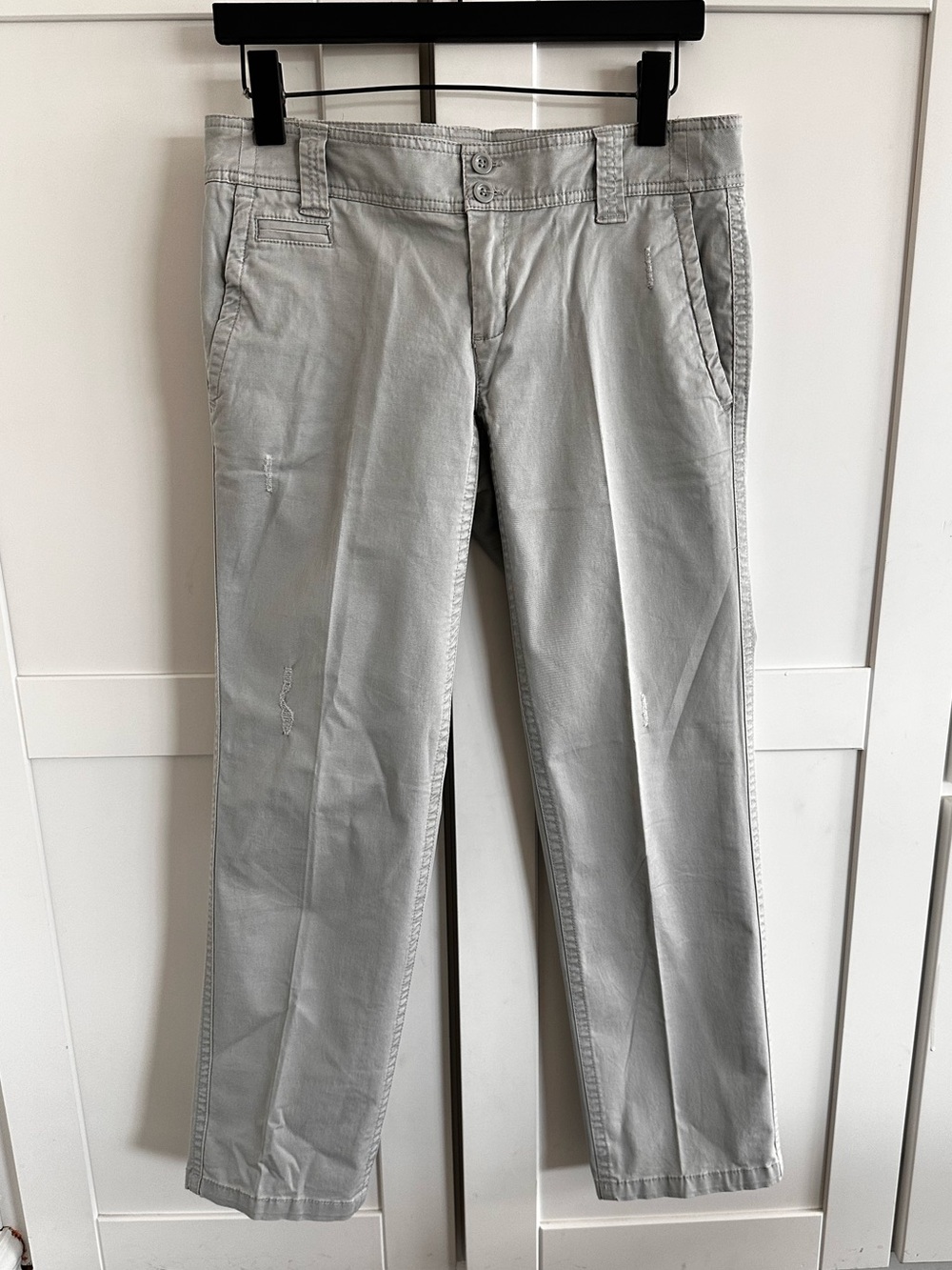 New York & Company Gray Distressed Chino Pants Size 4 28” Inseam